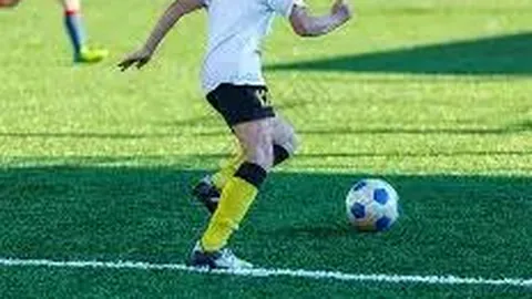 郑恺公布喜讯：苗苗诞下女儿，育儿之路开启新征程